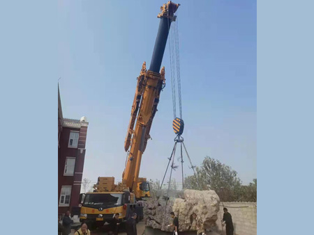 50噸吊車工作場景